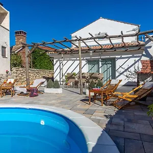 https://villa-elm-krk-island.primorje-gorskikotar.com